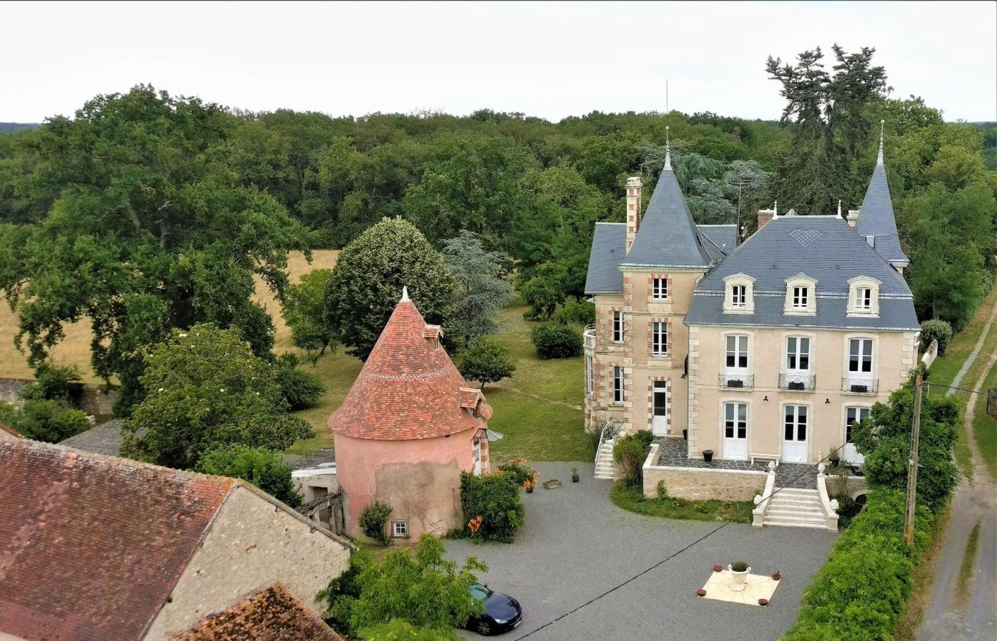 Villa Saint Pierre La Trimouille Luaran gambar